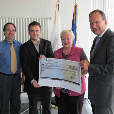 Scheck�bergabe_SML_Augst_2011_Musikschule_Obertshausen